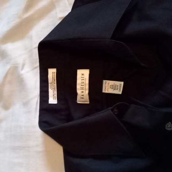 Black Van Heusen Poplin Dress Shirt Size S - Picture 2 of 4